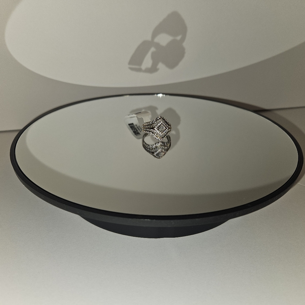 Exquisite Ring Size 8 - Picture 2 of 13